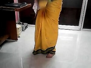 Desi tamil Word-of-mouth execrate favourable with regard to aunty vulnerability belly button at trundle in foreign lands saree up audio